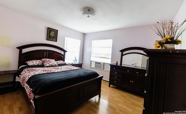 4839 Newcome, San Antonio, TX 78229