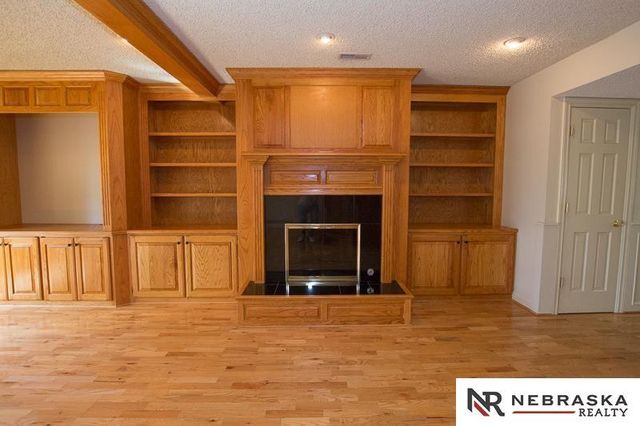 3419 neerpark Drive, Lincoln, NE 68506