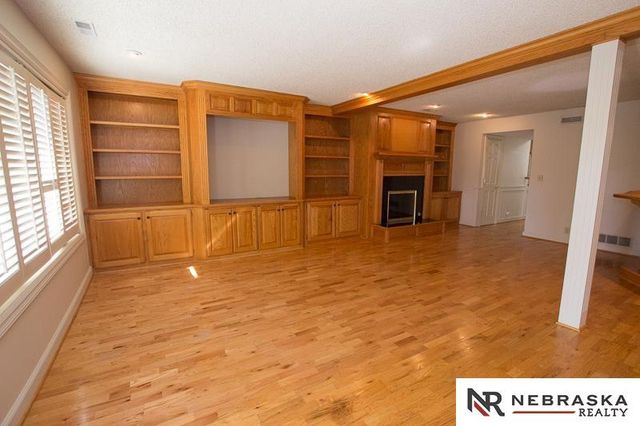 3419 neerpark Drive, Lincoln, NE 68506