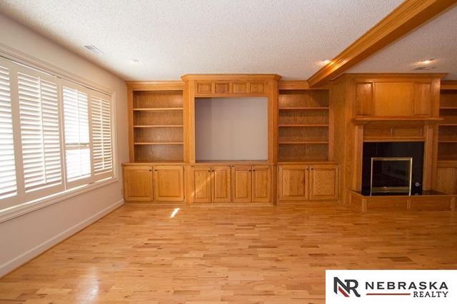 3419 neerpark Drive, Lincoln, NE 68506