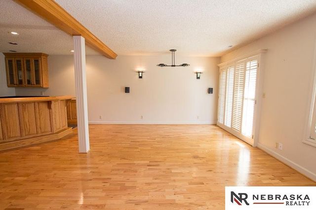 3419 neerpark Drive, Lincoln, NE 68506