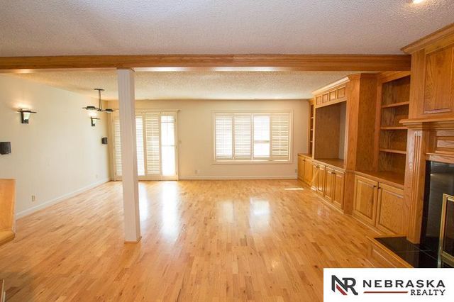 3419 neerpark Drive, Lincoln, NE 68506