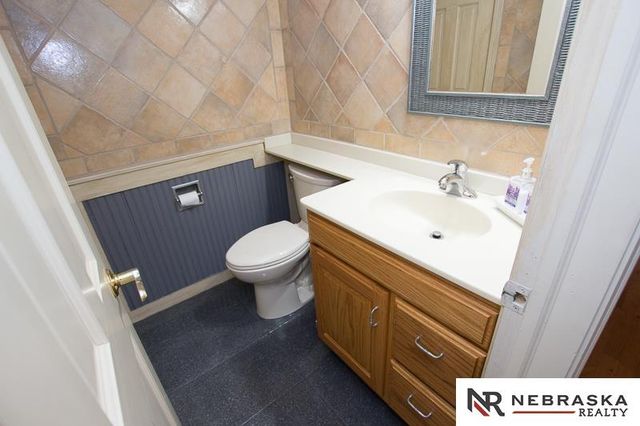 3419 neerpark Drive, Lincoln, NE 68506