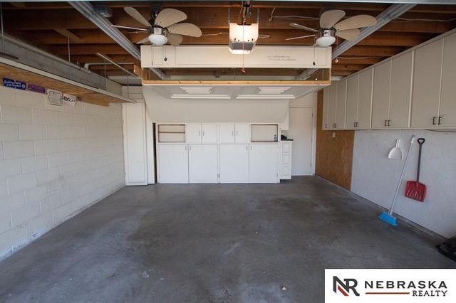 3419 neerpark Drive, Lincoln, NE 68506