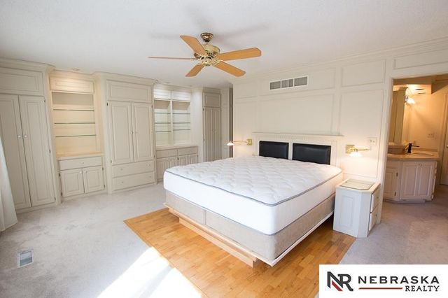 3419 neerpark Drive, Lincoln, NE 68506