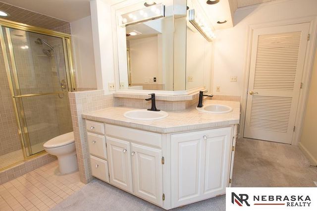 3419 neerpark Drive, Lincoln, NE 68506