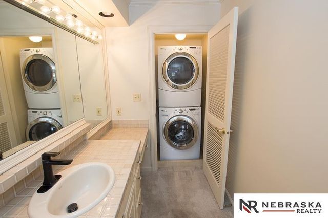 3419 neerpark Drive, Lincoln, NE 68506