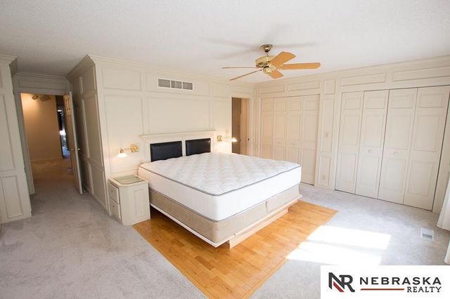 3419 neerpark Drive, Lincoln, NE 68506