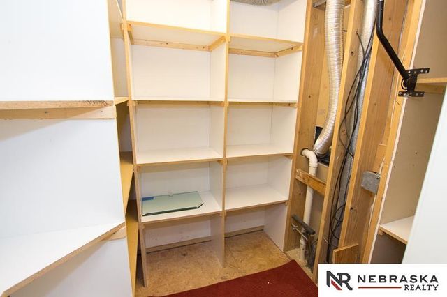 3419 neerpark Drive, Lincoln, NE 68506