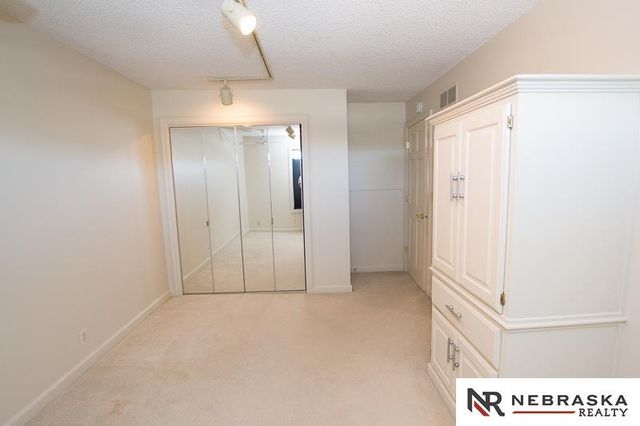 3419 neerpark Drive, Lincoln, NE 68506