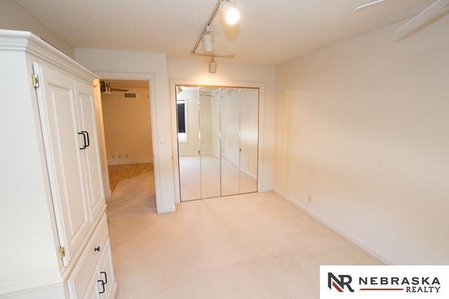 3419 neerpark Drive, Lincoln, NE 68506