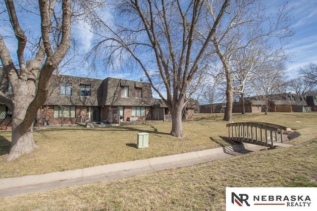 3419 neerpark Drive, Lincoln, NE 68506