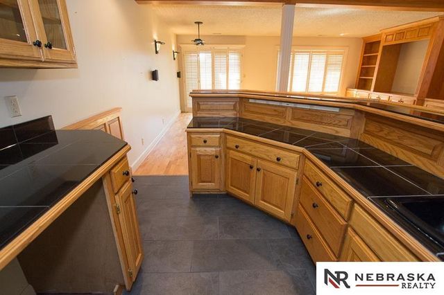 3419 neerpark Drive, Lincoln, NE 68506