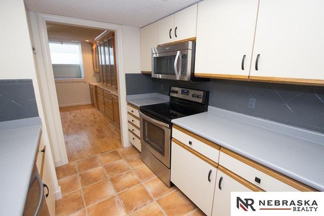 3419 neerpark Drive, Lincoln, NE 68506