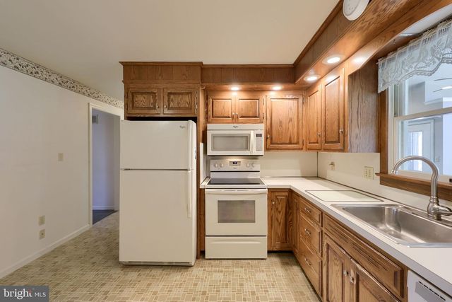 24 BLAINE AVE, Leola, PA 17540