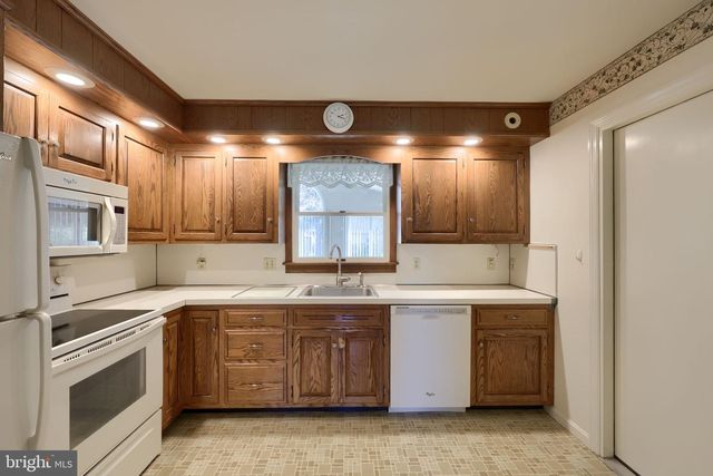 24 BLAINE AVE, Leola, PA 17540