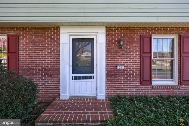 24 BLAINE AVE, Leola, PA 17540
