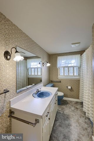 24 BLAINE AVE, Leola, PA 17540
