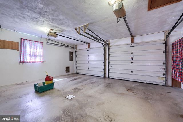 24 BLAINE AVE, Leola, PA 17540