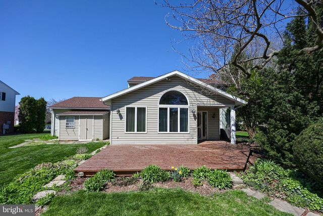 24 BLAINE AVE, Leola, PA 17540
