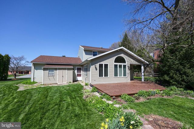 24 BLAINE AVE, Leola, PA 17540