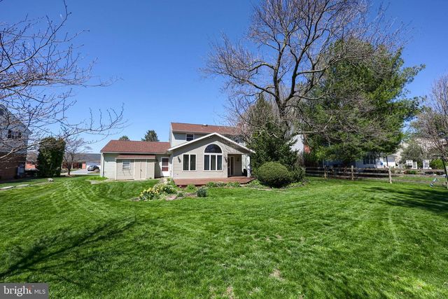 24 BLAINE AVE, Leola, PA 17540