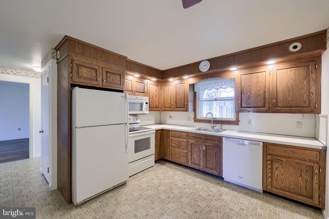 24 BLAINE AVE, Leola, PA 17540