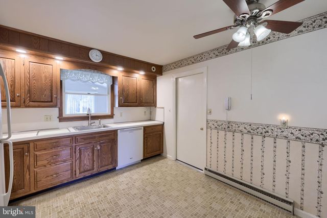 24 BLAINE AVE, Leola, PA 17540