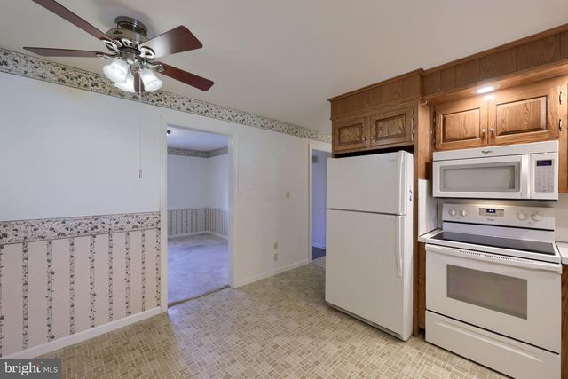 24 BLAINE AVE, Leola, PA 17540