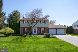 24 BLAINE AVE, Leola, PA 17540