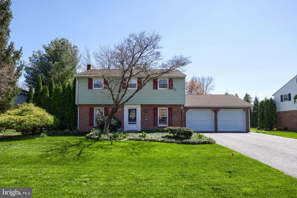 24 BLAINE AVE, Leola, PA 17540