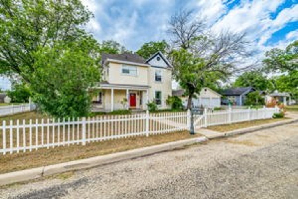 Image 7 of property listing at 1523 S David St, San Angelo, TX 76901