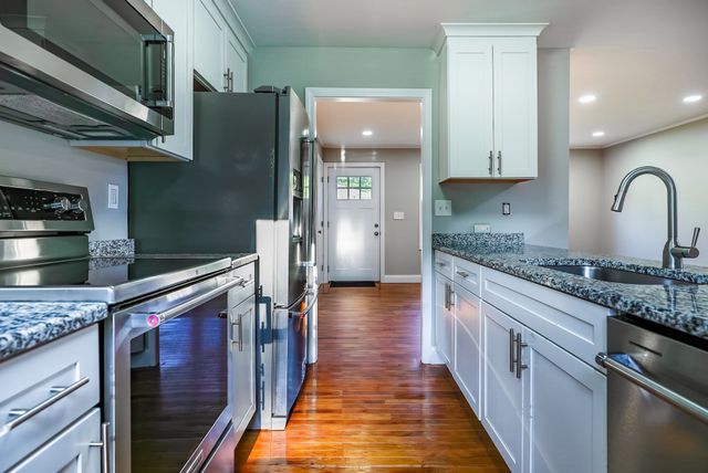 39 Ruby Ct, Dartmouth, MA 02747