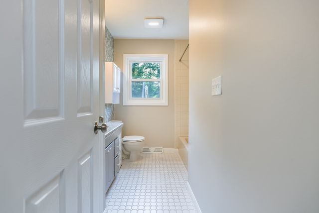 39 Ruby Ct, Dartmouth, MA 02747