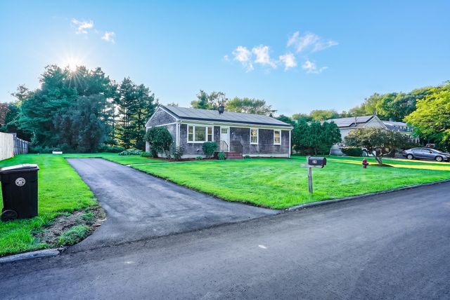 39 Ruby Ct, Dartmouth, MA 02747
