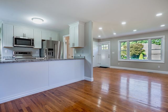 39 Ruby Ct, Dartmouth, MA 02747