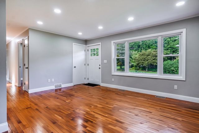 39 Ruby Ct, Dartmouth, MA 02747