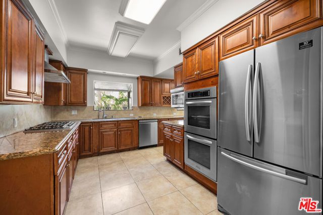 1231 S St Andrews Place, Los Angeles, CA 90019