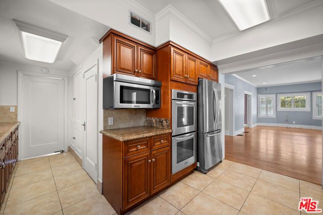 1231 S St Andrews Place, Los Angeles, CA 90019