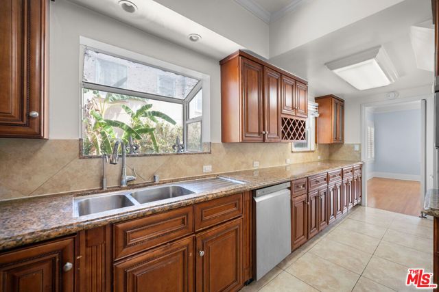 1231 S St Andrews Place, Los Angeles, CA 90019