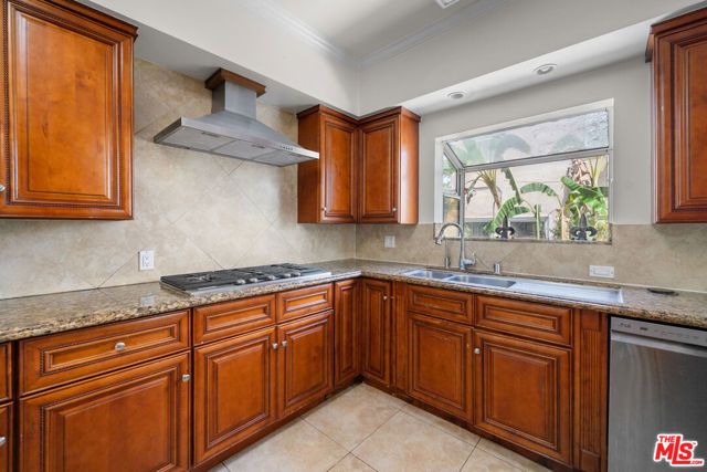 1231 S St Andrews Place, Los Angeles, CA 90019