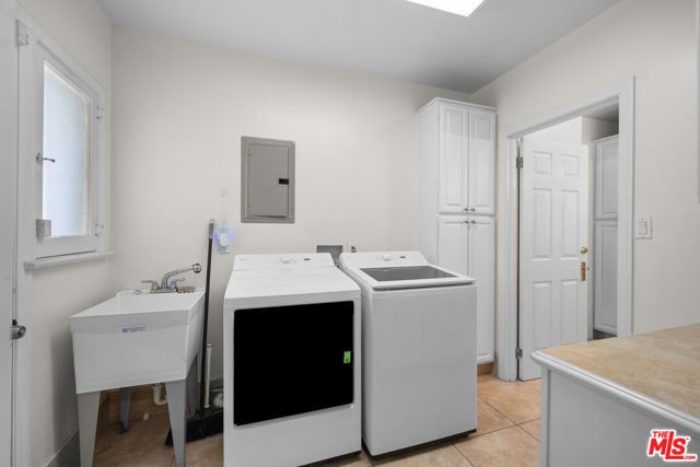1231 S St Andrews Place, Los Angeles, CA 90019