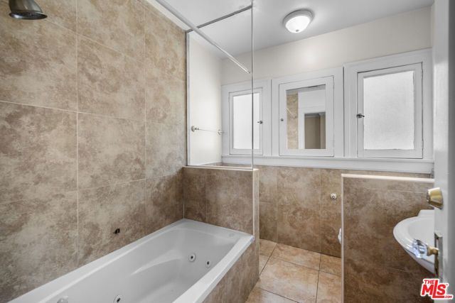 1231 S St Andrews Place, Los Angeles, CA 90019
