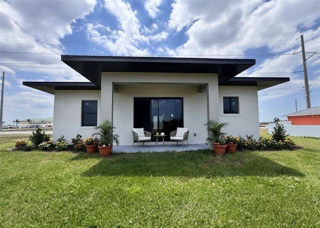 1247 KISMET PARKWAY W, Cape Coral, FL 33993
