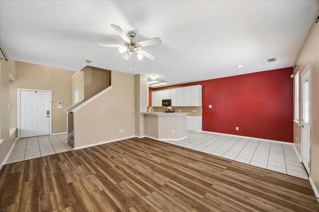 341 Capella Oaks Lane, Dickinson, TX 77539