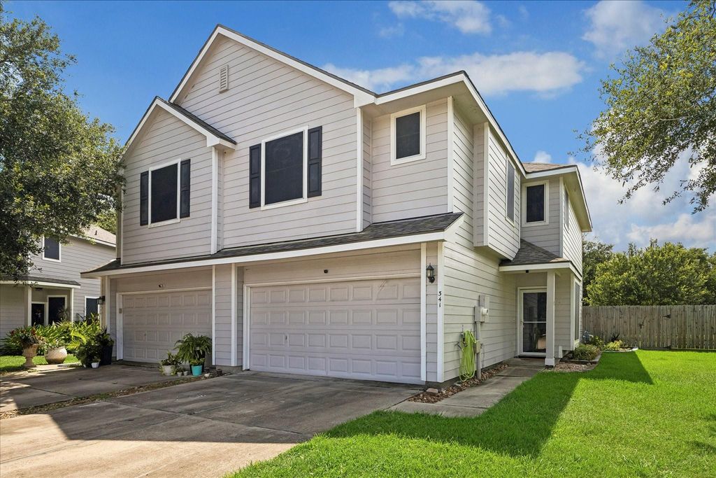 341 Capella Oaks Lane, Dickinson, TX 77539