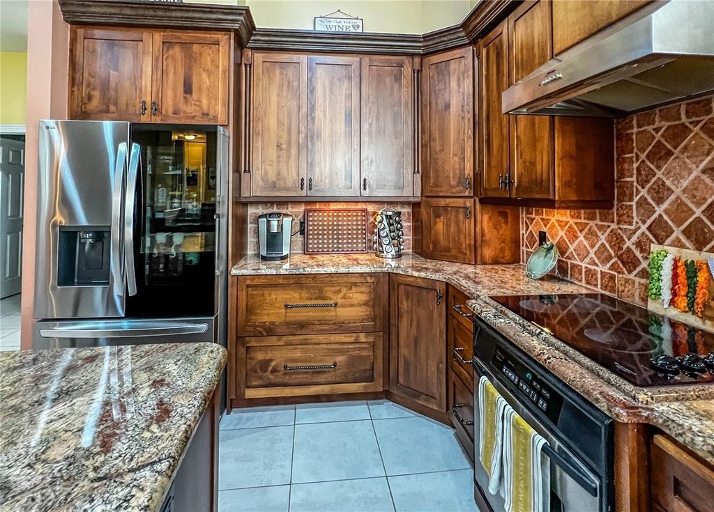 Image 15 of property listing at 8422 SHENANDOAH RUN, Wesley Chapel, FL 33544