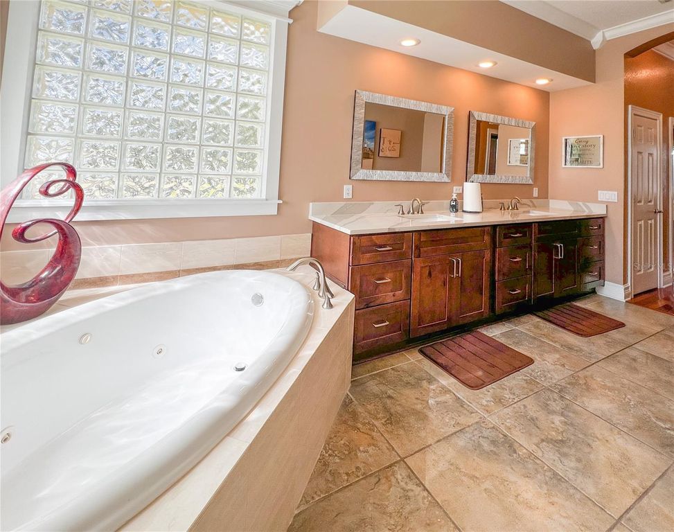 Image 32 of property listing at 8422 SHENANDOAH RUN, Wesley Chapel, FL 33544