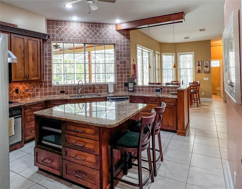 Image 10 of property listing at 8422 SHENANDOAH RUN, Wesley Chapel, FL 33544