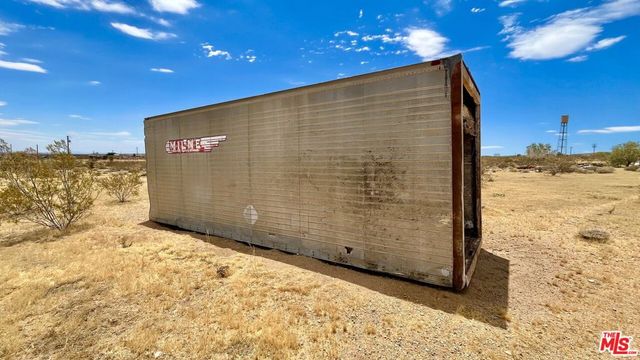 1879 Cherokee Trail, Landers, CA 92285